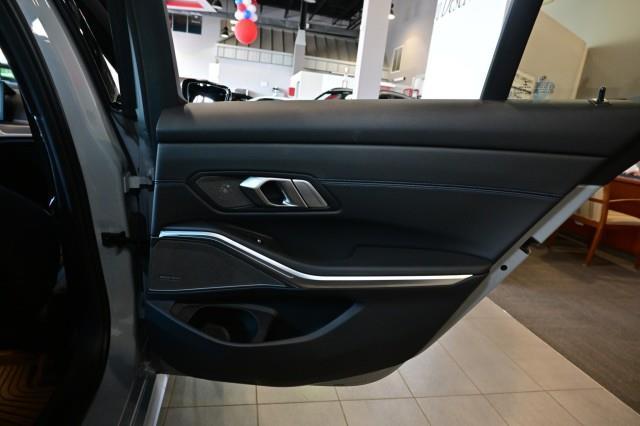 BMW 3-Series  2023