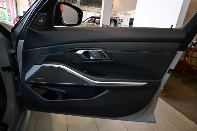 BMW 3-Series  2023