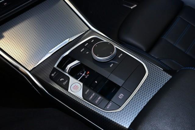 BMW 3-Series  2023