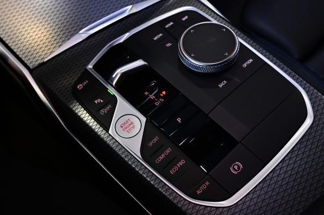 BMW 3-Series  2023