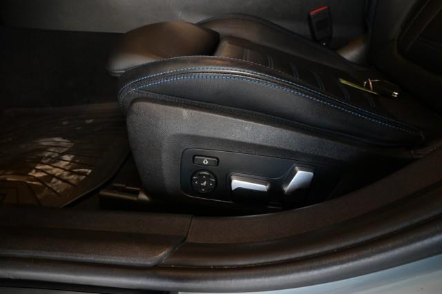 BMW 3-Series  2023