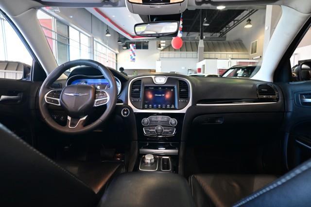 Chrysler 300  2023