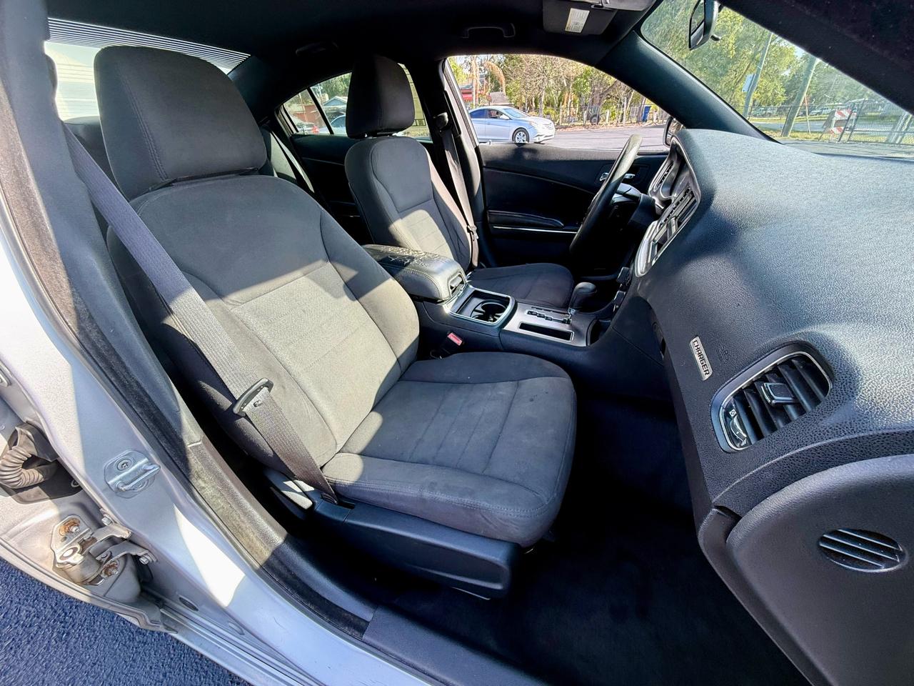 Dodge Charger SE 2012