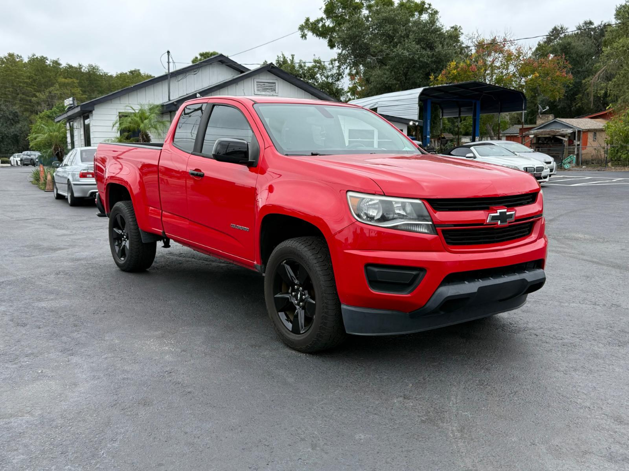 2017 Chevrolet Colorado LT photo 2