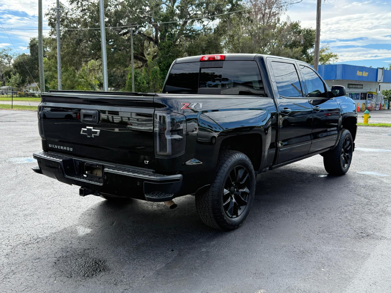 2018 Chevrolet Silverado 1500 LT photo 3