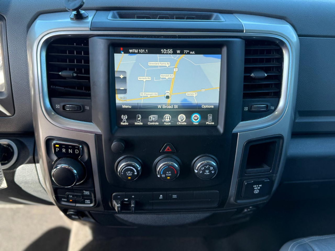 RAM 1500 4WD Crew Cab 140.5" Outdoorsman 2017