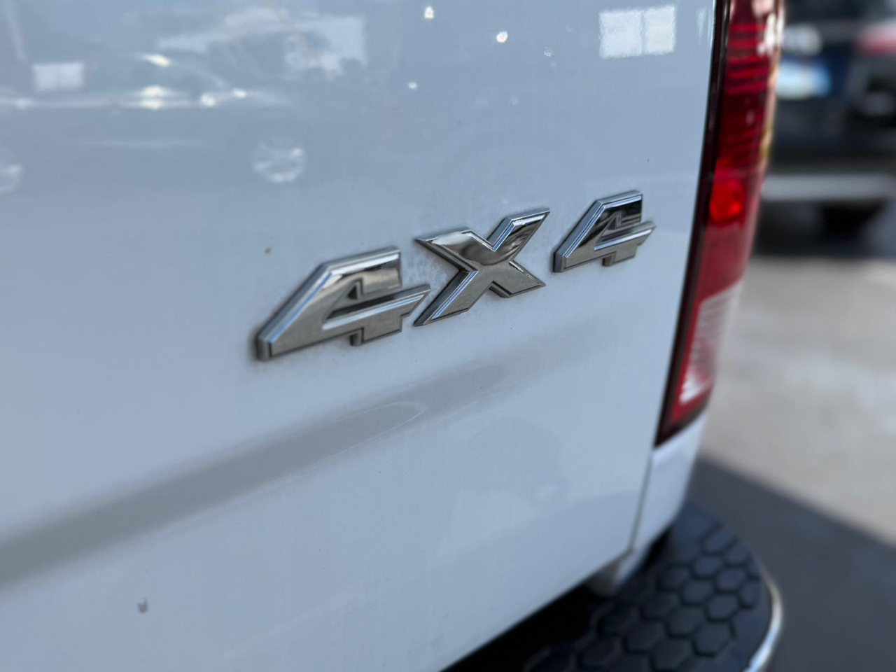 RAM 1500 4WD Crew Cab 140.5" Outdoorsman 2017