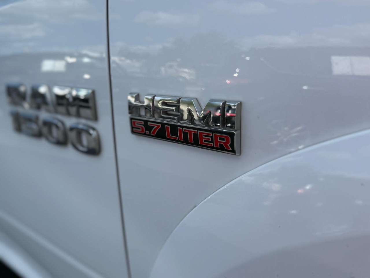 RAM 1500 4WD Crew Cab 140.5" Outdoorsman 2017