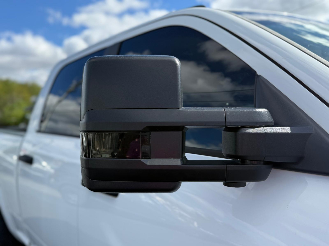 RAM 1500 4WD Crew Cab 140.5" Outdoorsman 2017