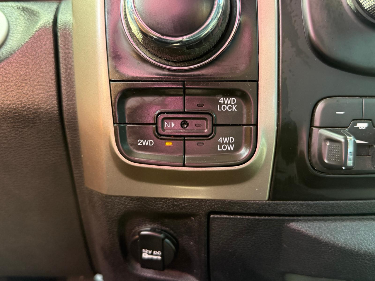 RAM 1500 4WD Crew Cab 140.5" Outdoorsman 2017