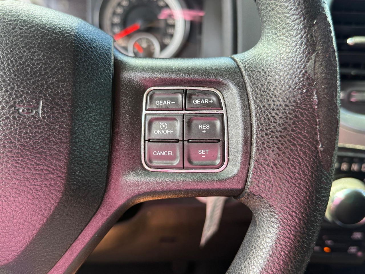 RAM 1500 4WD Crew Cab 140.5" Outdoorsman 2017