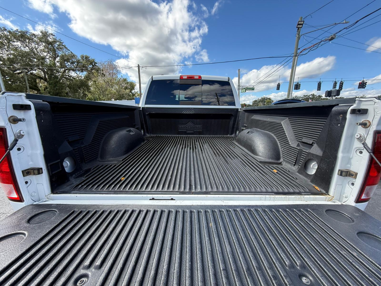 RAM 1500 4WD Crew Cab 140.5" Outdoorsman 2017