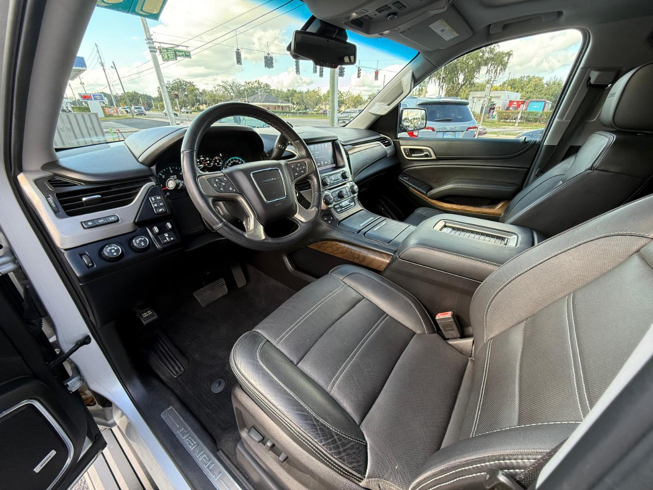 GMC Yukon XL Denali 4WD 2019