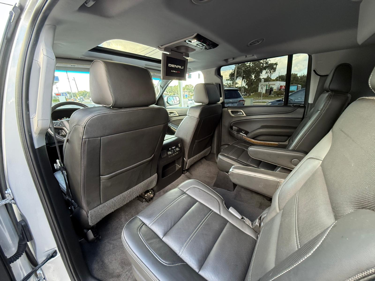 GMC Yukon XL Denali 4WD 2019