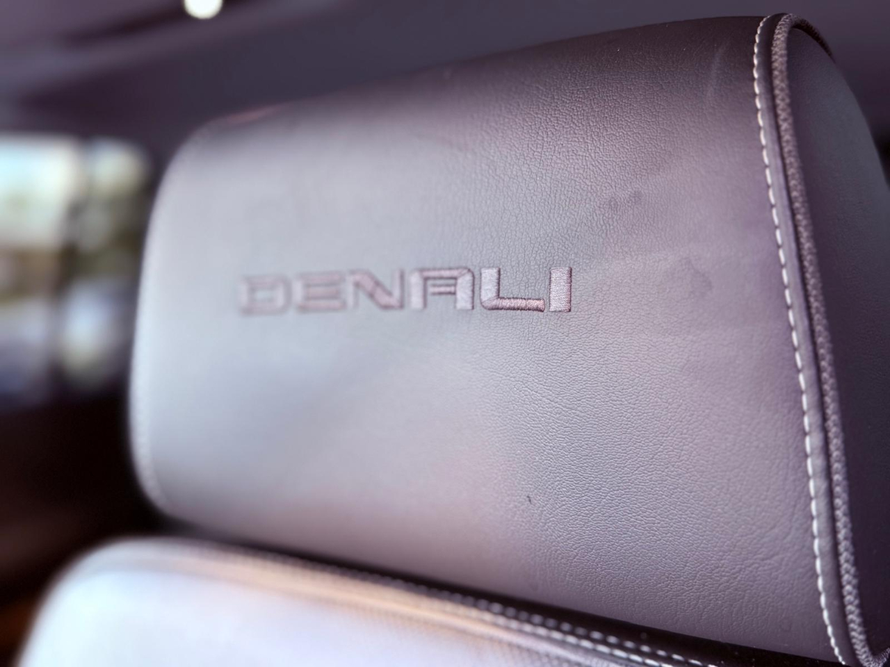 GMC Yukon XL Denali 4WD 2019