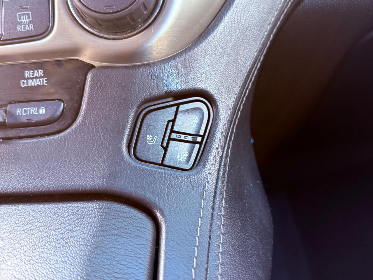 GMC Yukon XL Denali 4WD 2019