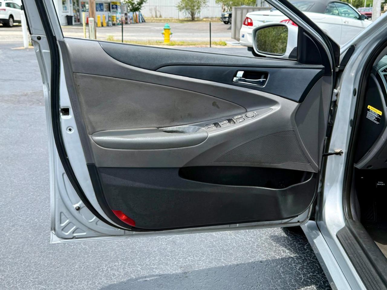 Hyundai Sonata GLS 4D Sedan 2.4 2012
