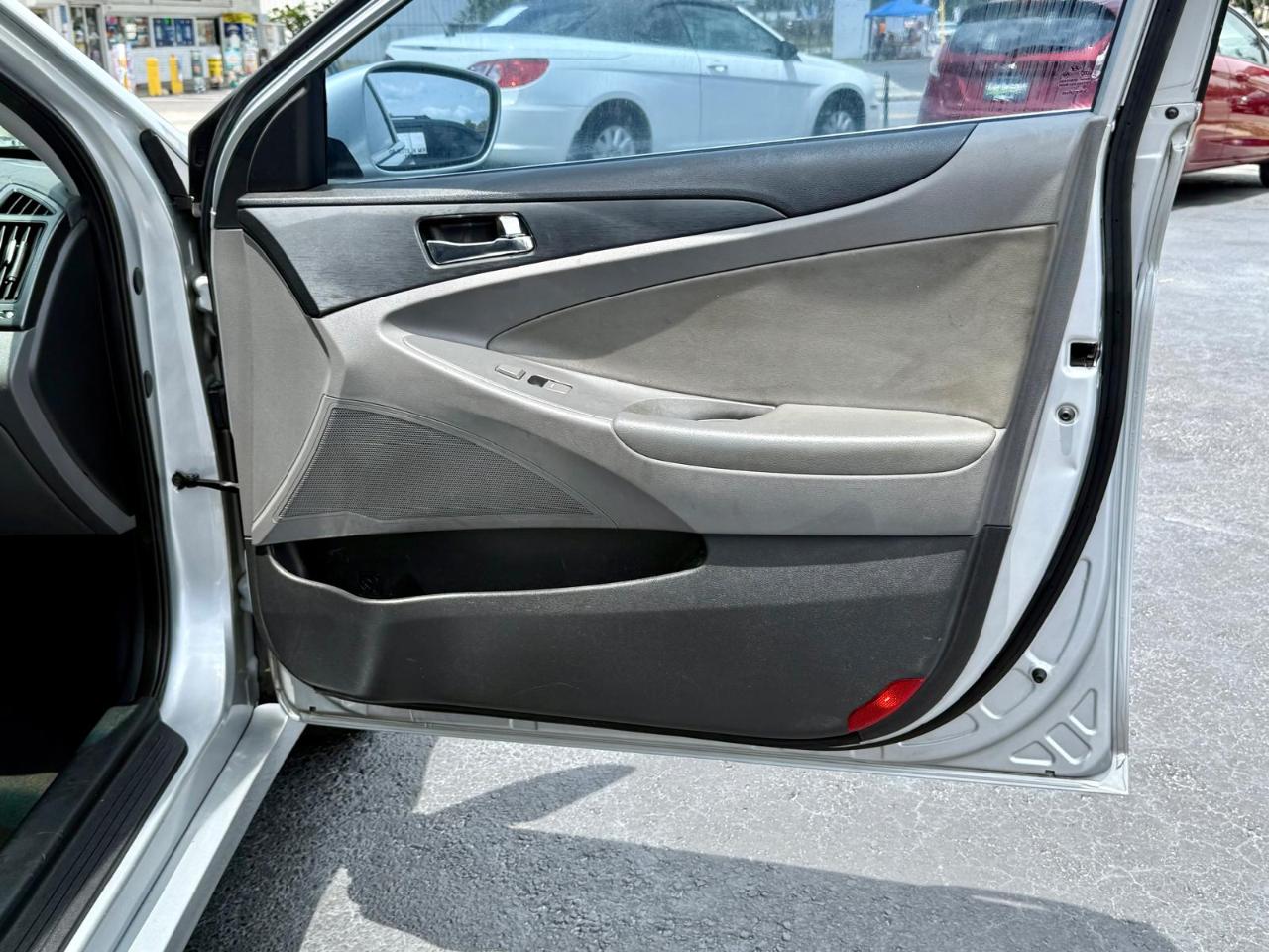 Hyundai Sonata GLS 4D Sedan 2.4 2012