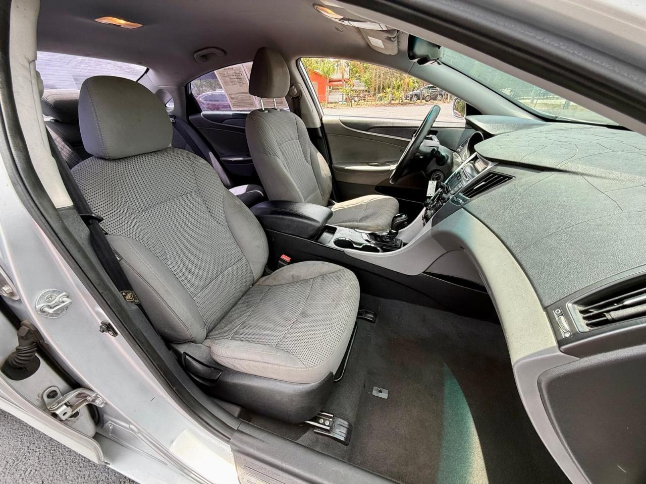 Hyundai Sonata GLS 4D Sedan 2.4 2012