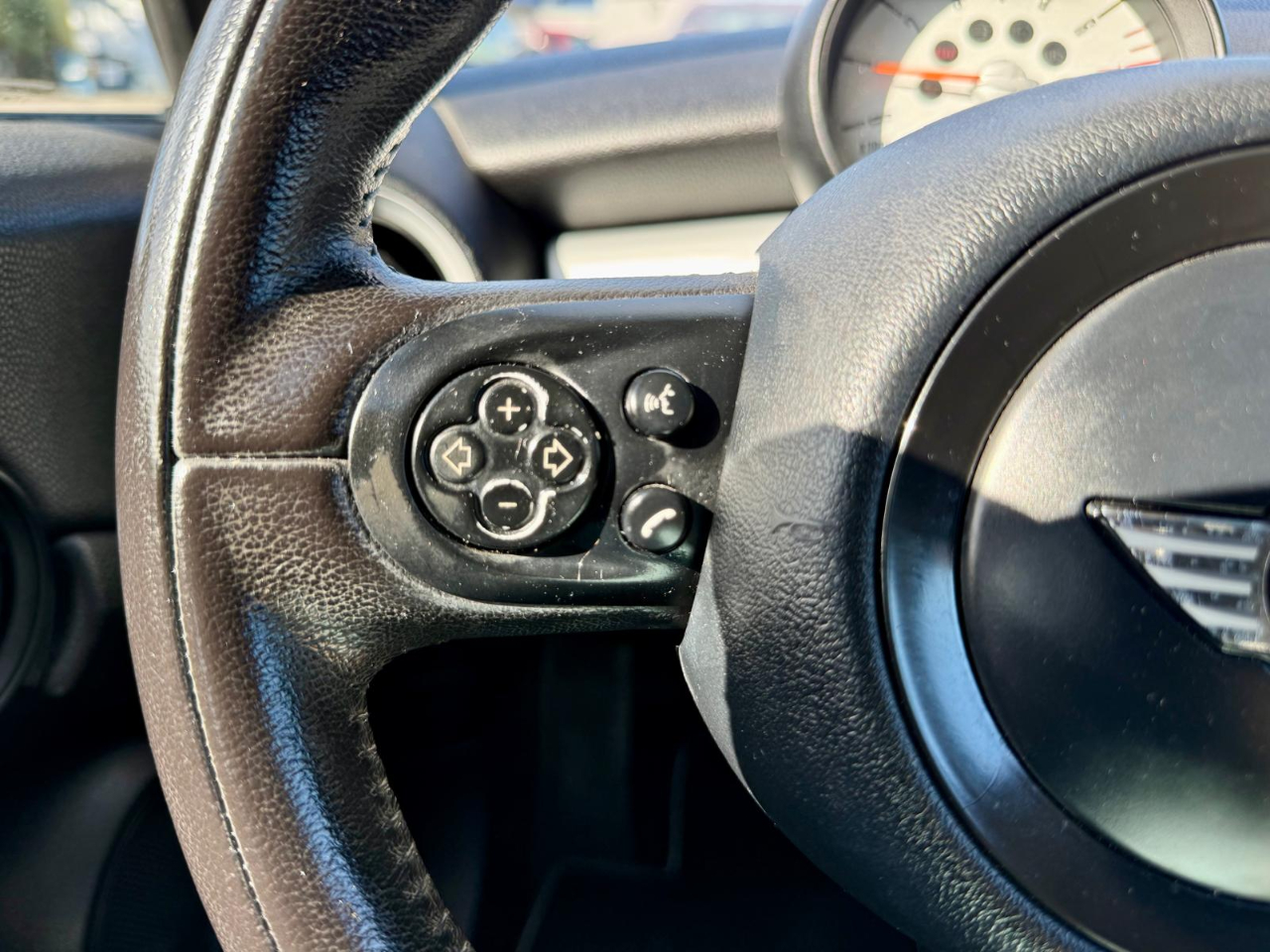 MINI Cooper Base 2D Hatchback 2012