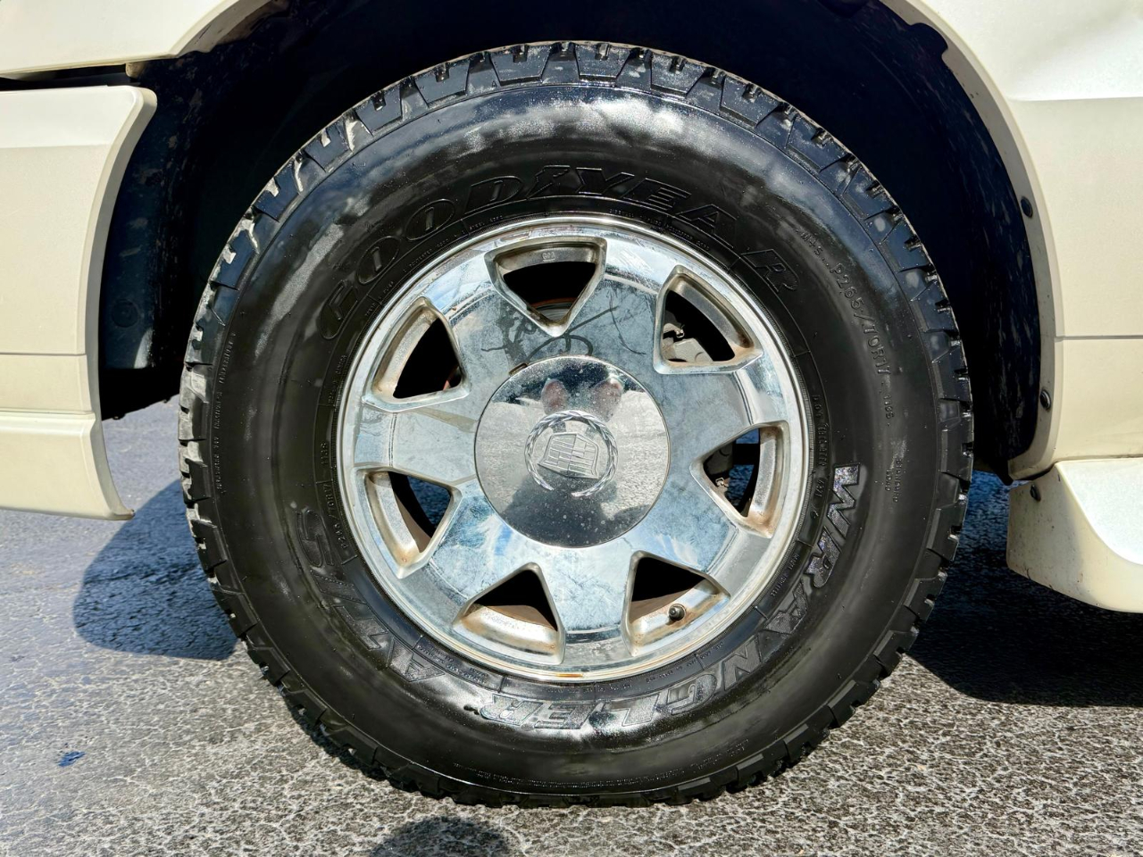 Cadillac Escalade 2WD 2003