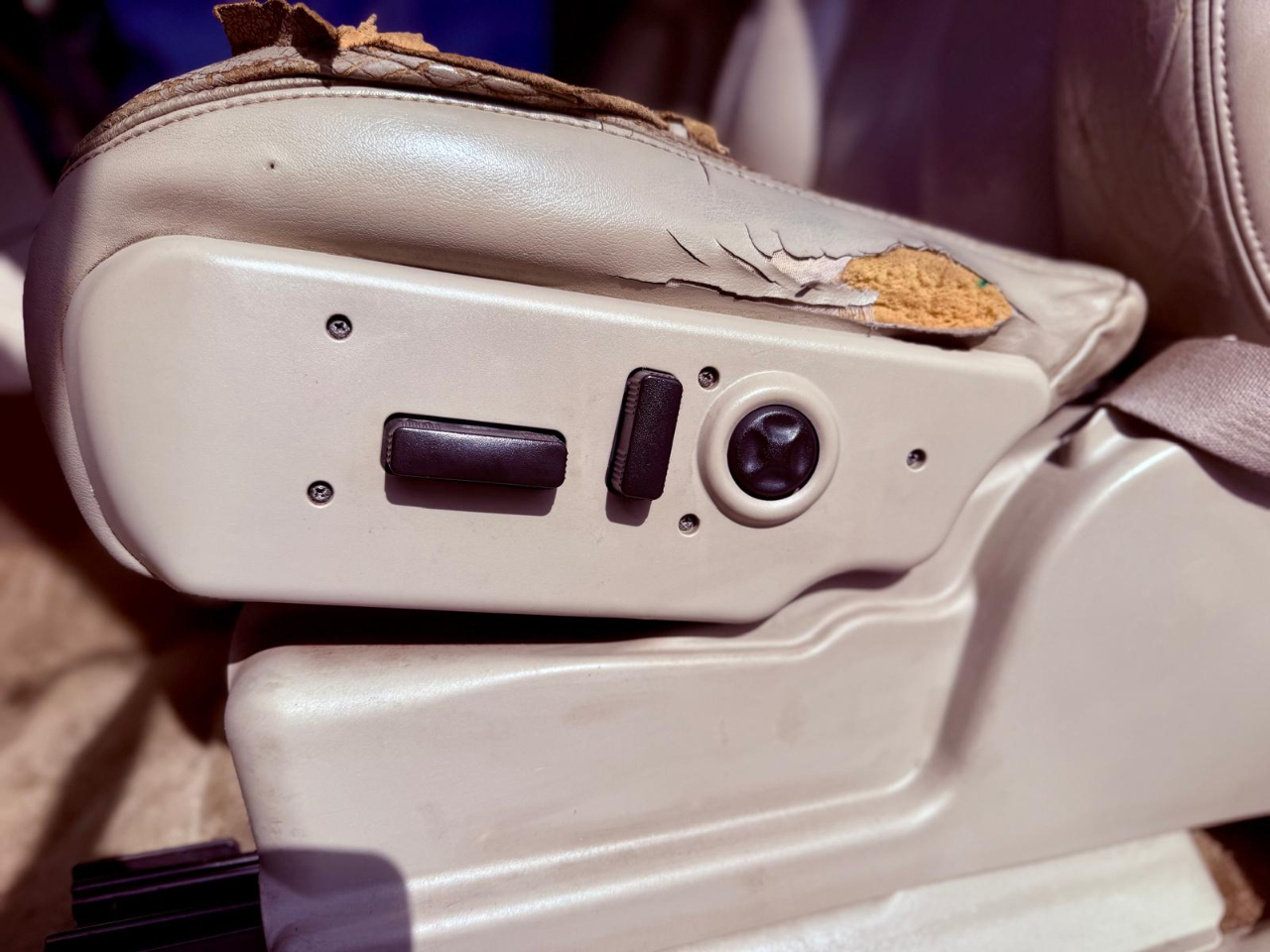 Cadillac Escalade 2WD 2003