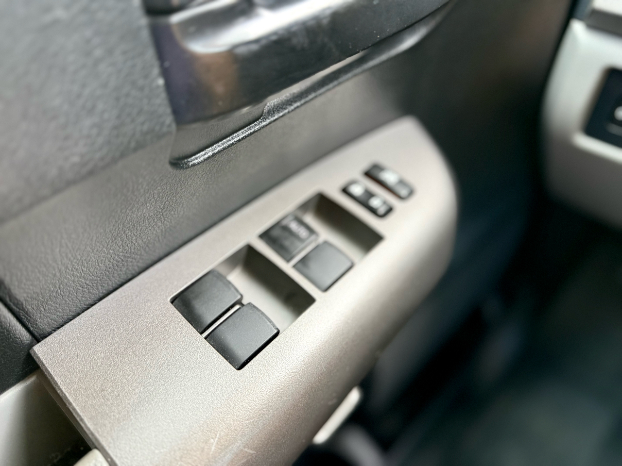 Toyota Tundra Tundra-Grade 5.7L Double Cab 2WD 2012