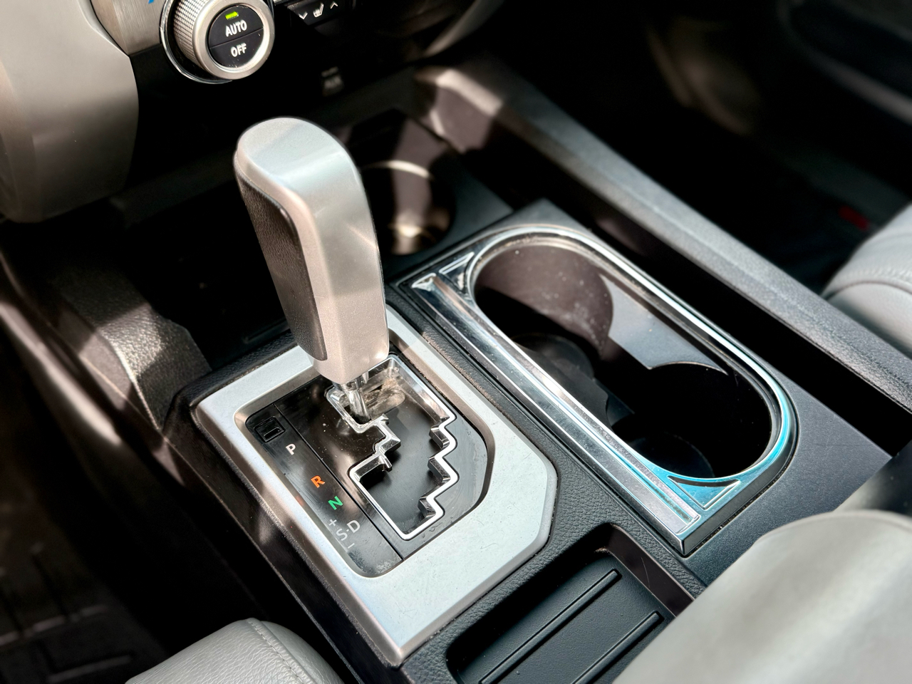 Toyota Tundra Limited 5.7L Double Cab 2WD 2014