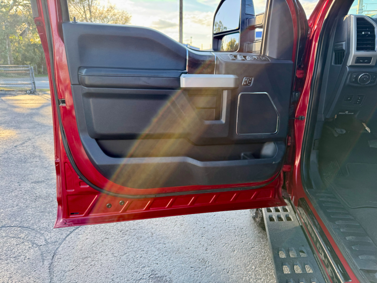 Ford F-250 SD Lariat Crew Cab Short Bed 4WD 2022