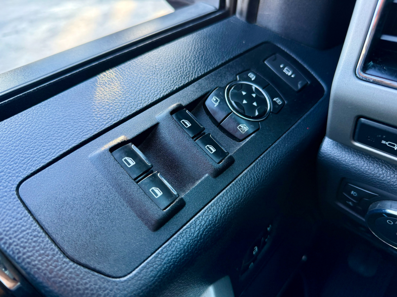 Ford F-250 SD Lariat Crew Cab Short Bed 4WD 2022