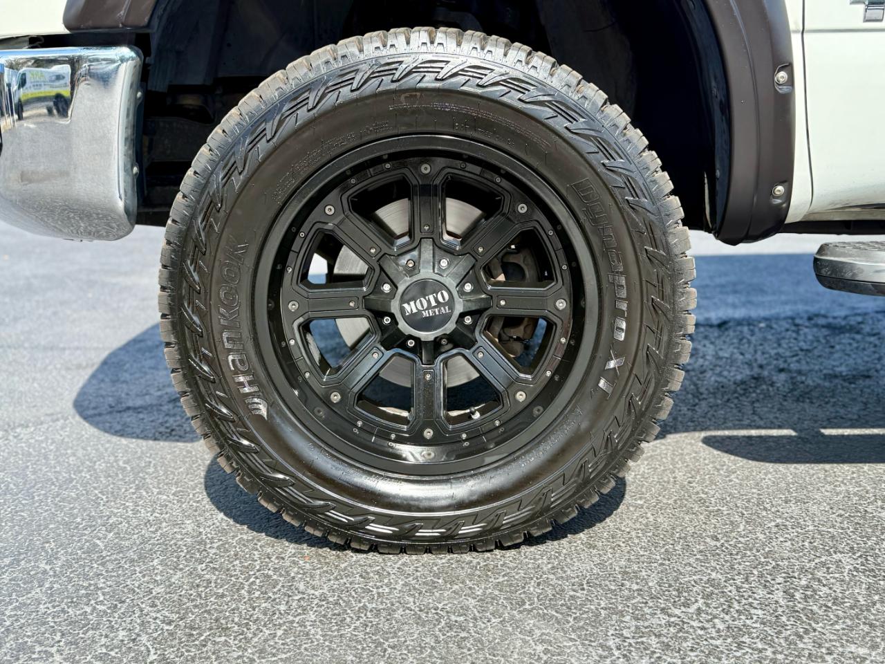 Nissan Titan Platinum Reserve Crew Cab 4WD 2017