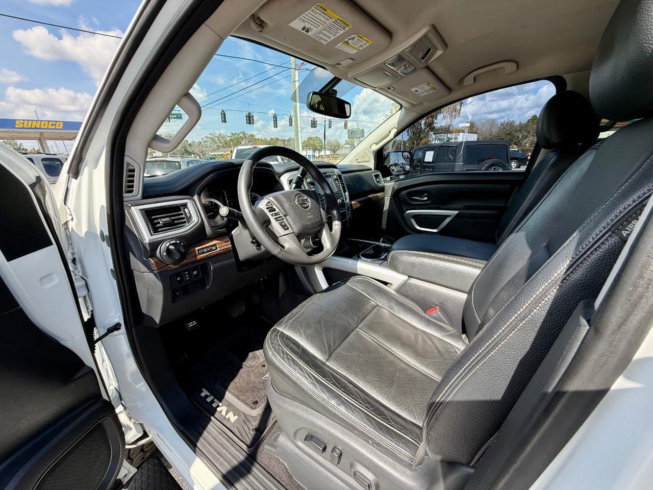 Nissan Titan Platinum Reserve Crew Cab 4WD 2017