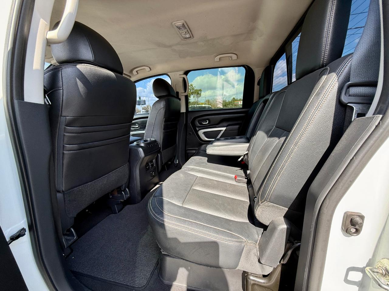 Nissan Titan Platinum Reserve Crew Cab 4WD 2017