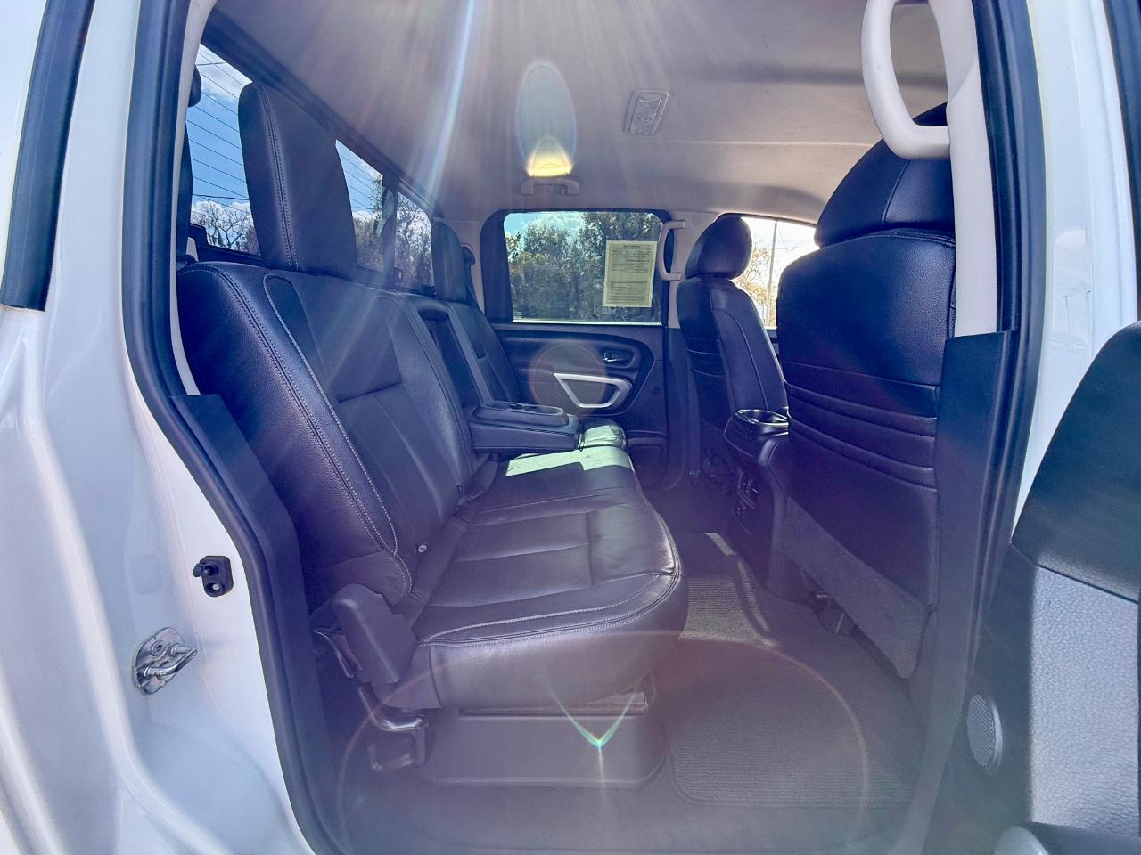 Nissan Titan Platinum Reserve Crew Cab 4WD 2017