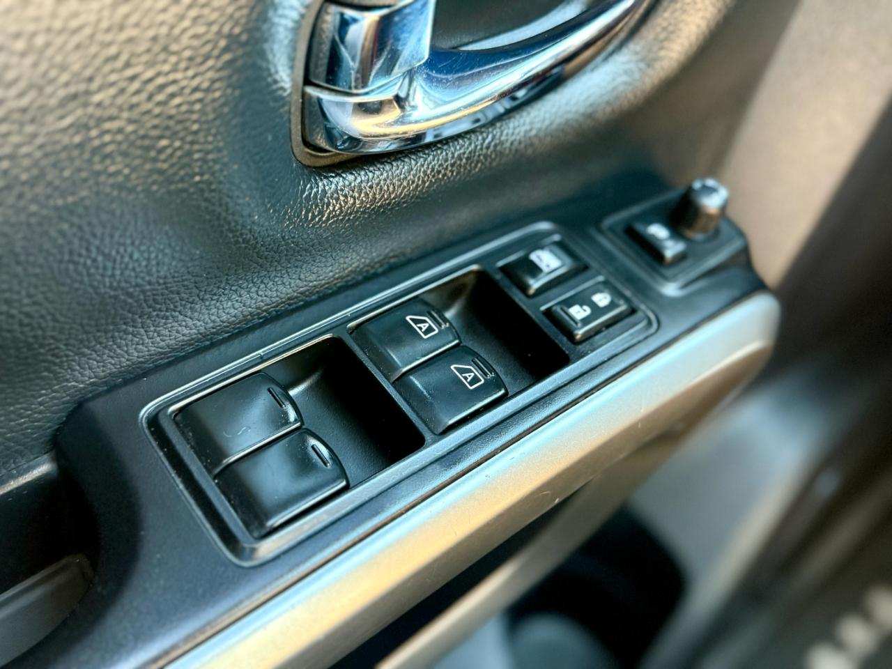 Nissan Titan Platinum Reserve Crew Cab 4WD 2017