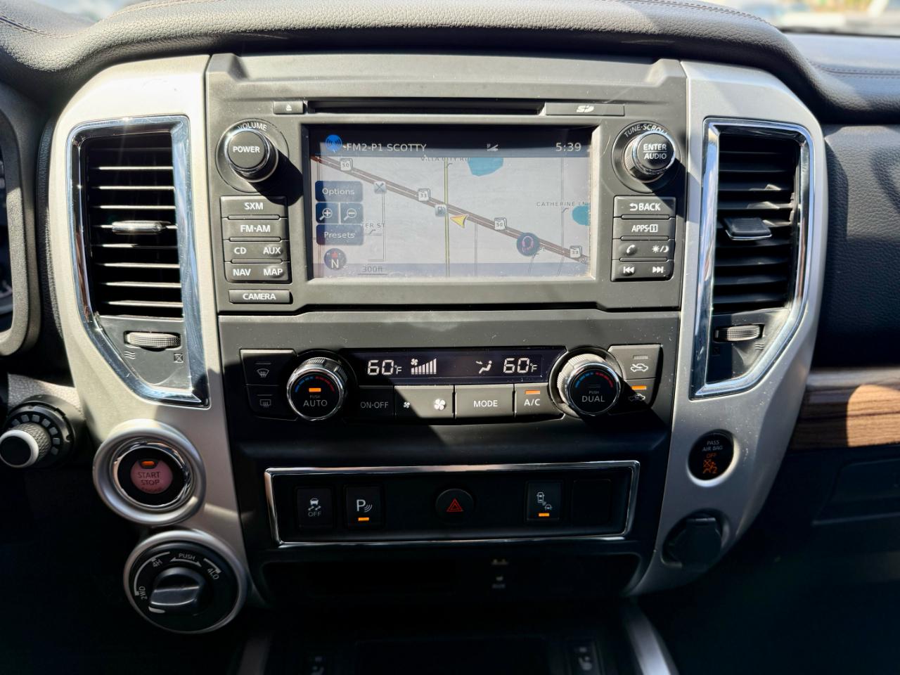 Nissan Titan Platinum Reserve Crew Cab 4WD 2017