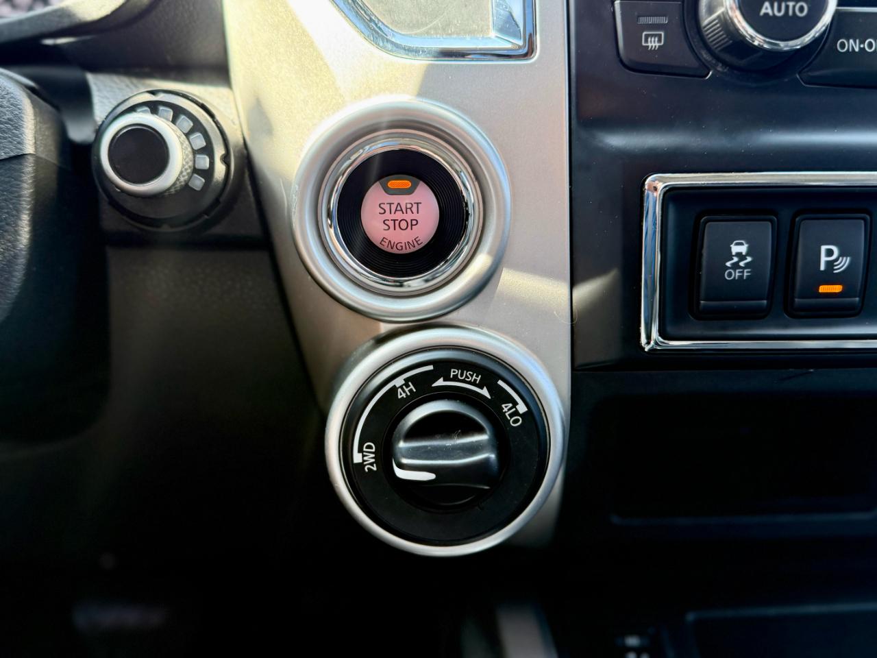 Nissan Titan Platinum Reserve Crew Cab 4WD 2017