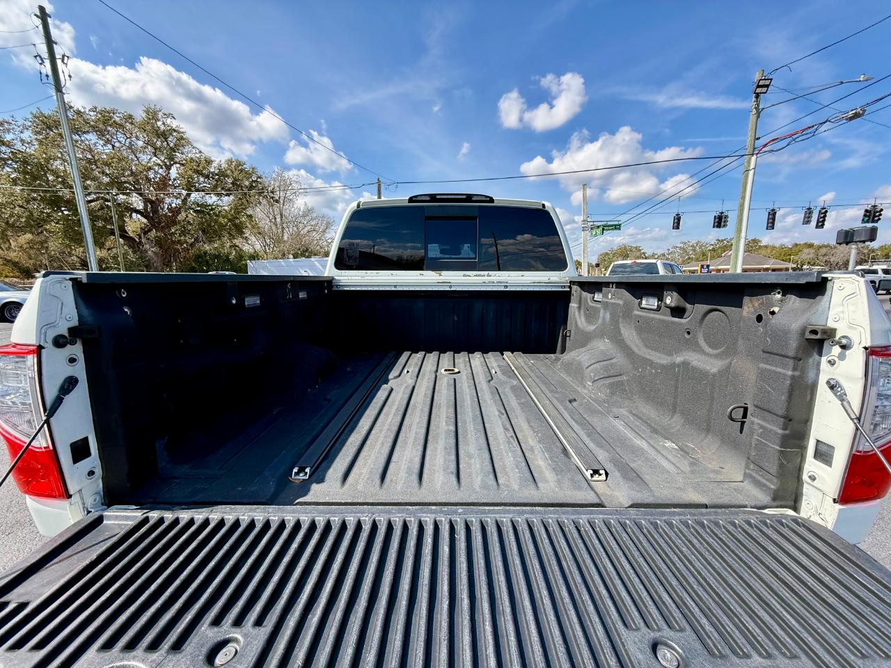 Nissan Titan Platinum Reserve Crew Cab 4WD 2017