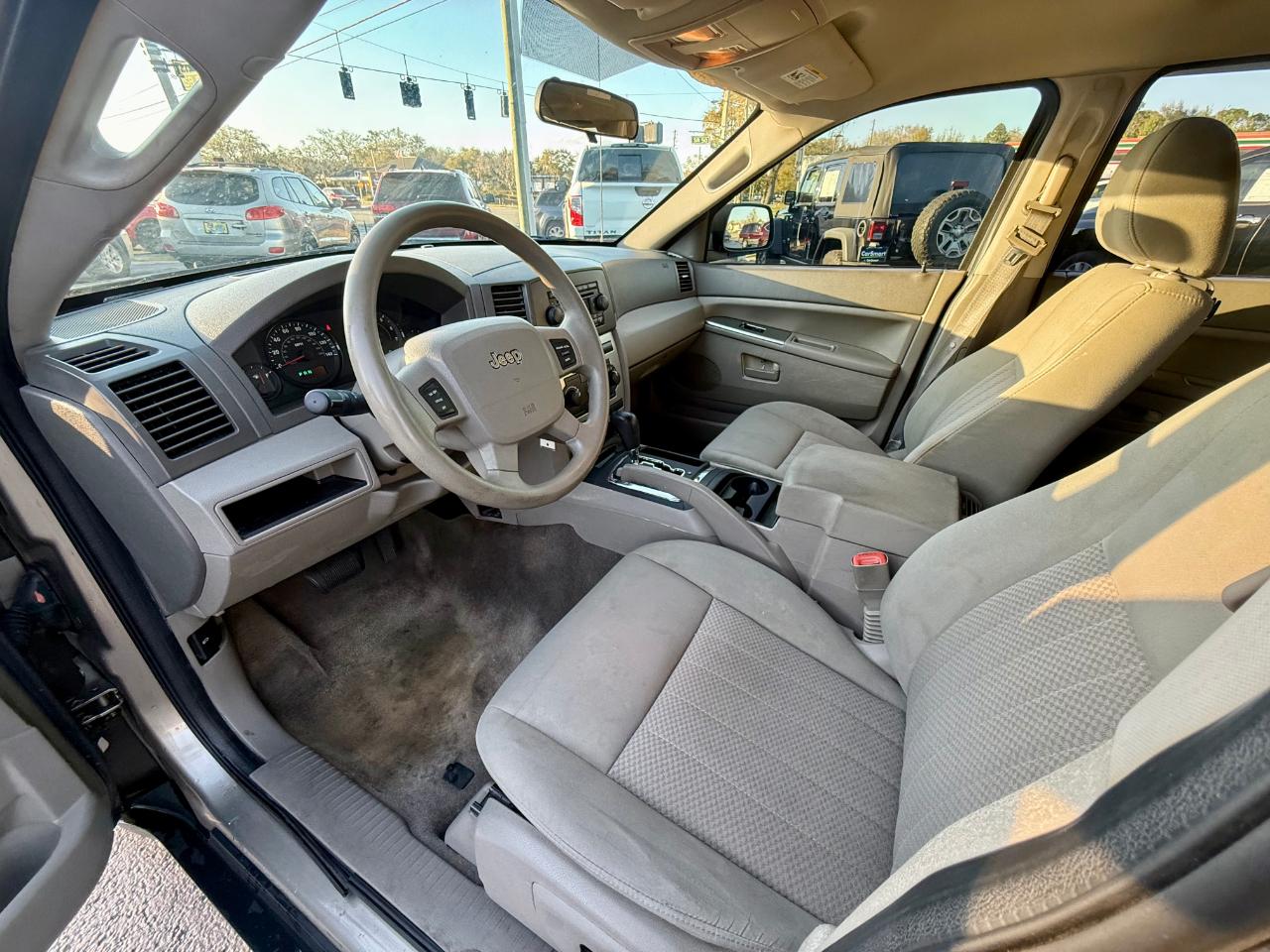 Jeep Grand Cherokee Laredo 2WD 2006