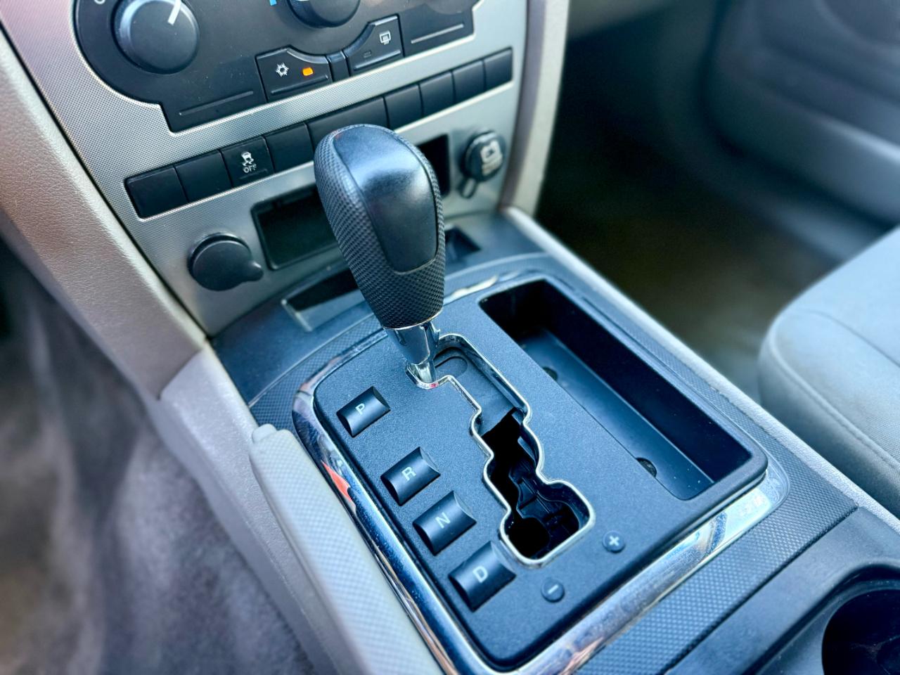 Jeep Grand Cherokee Laredo 2WD 2006