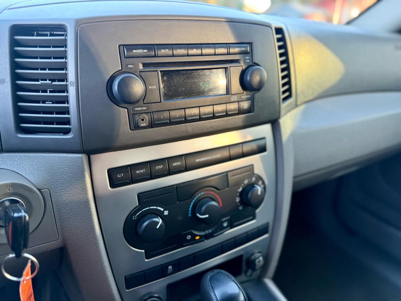 Jeep Grand Cherokee Laredo 2WD 2006