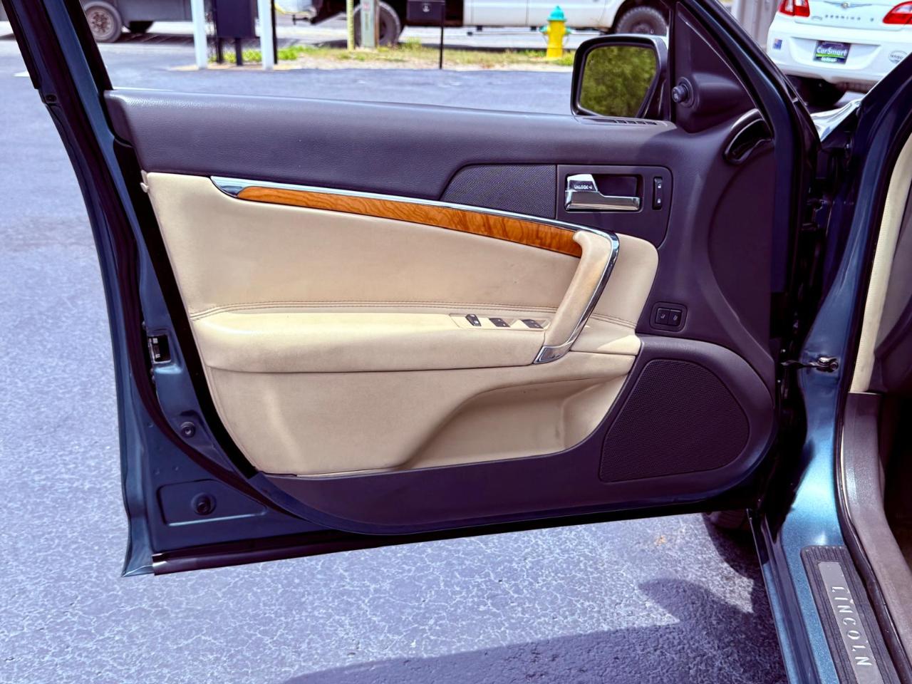 Lincoln MKZ FWD 2011