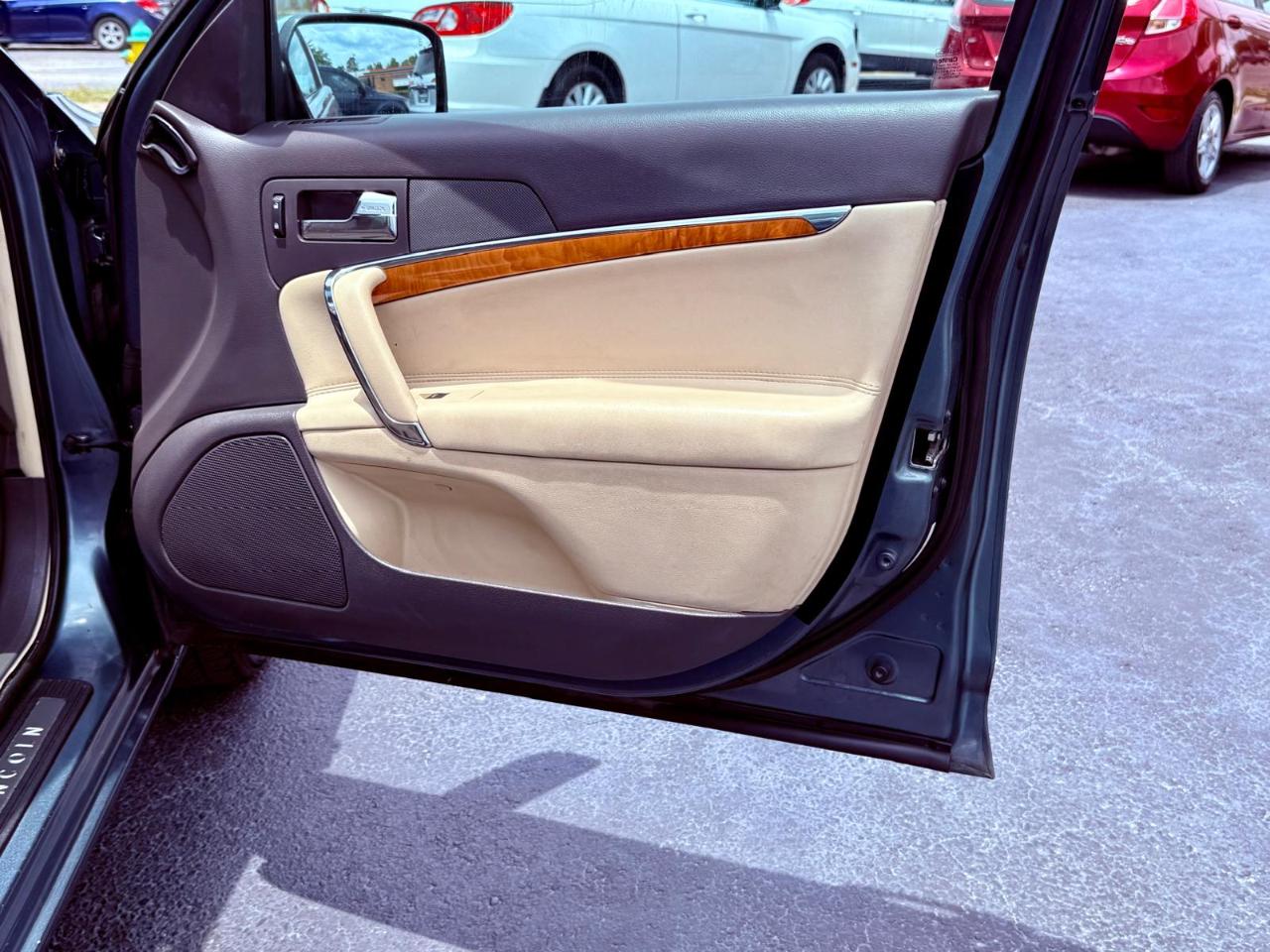 Lincoln MKZ FWD 2011