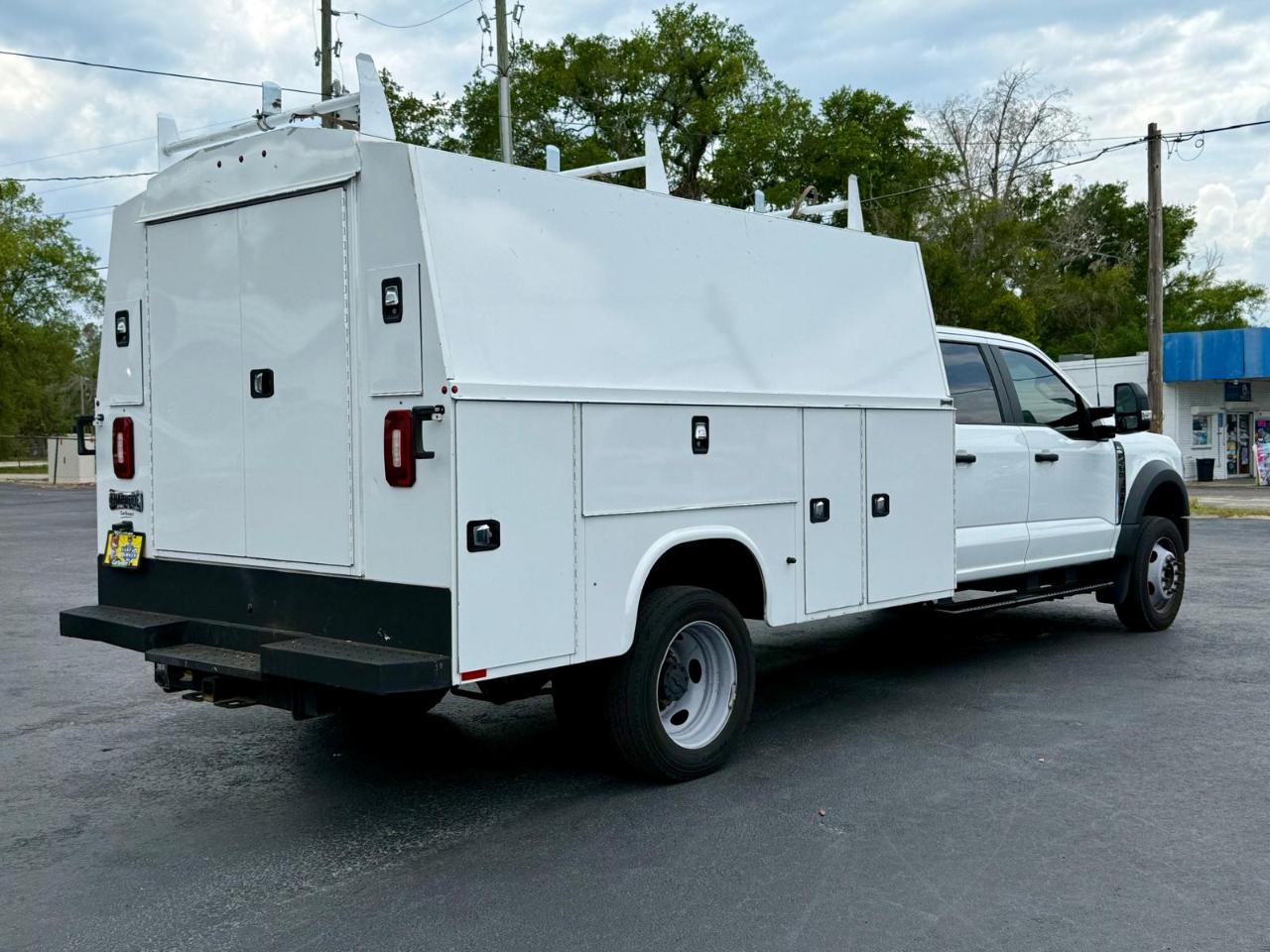 Ford F-450 SD Crew Cab DRW 2WD 2024