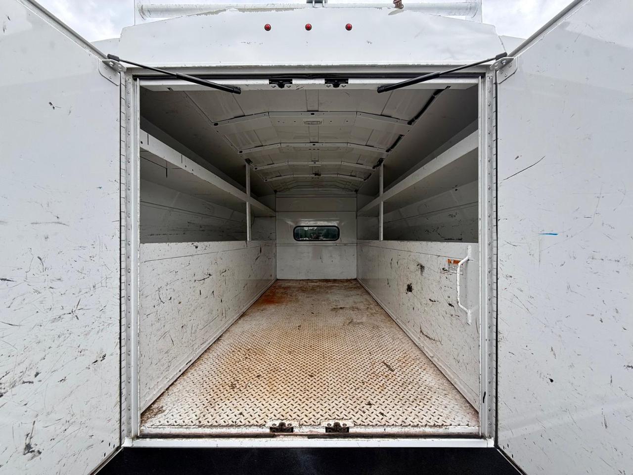 Ford F-450 SD Crew Cab DRW 2WD 2024