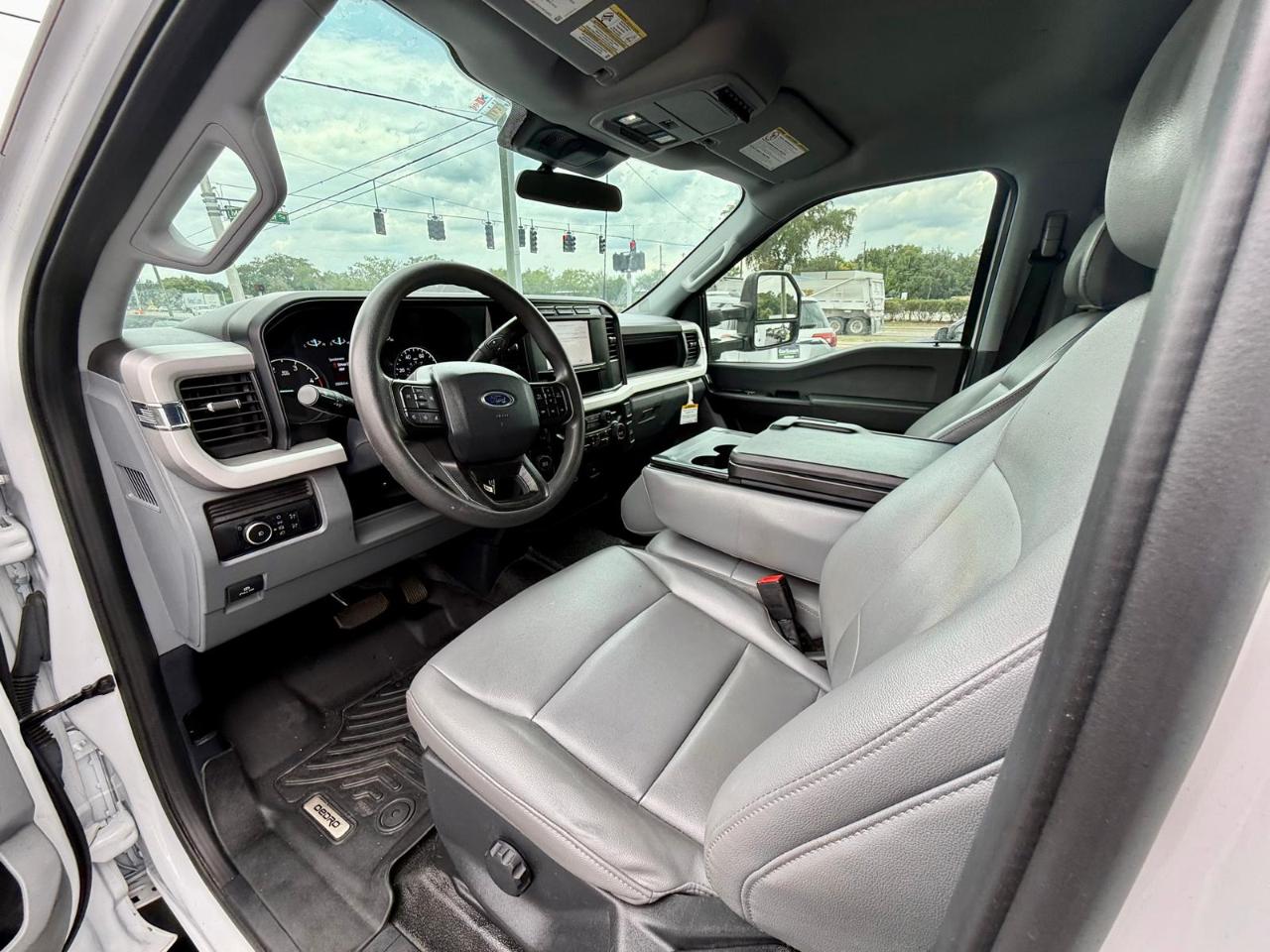 Ford F-450 SD Crew Cab DRW 2WD 2024