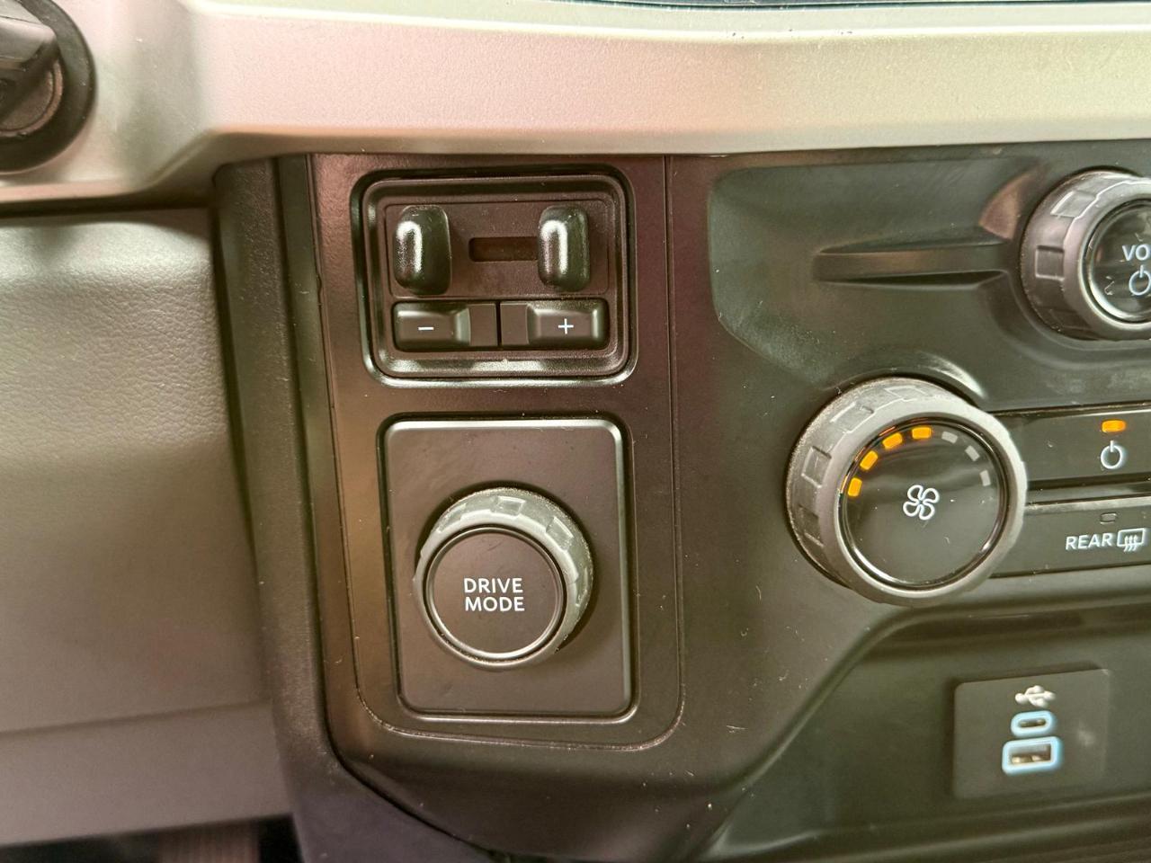 Ford F-450 SD Crew Cab DRW 2WD 2024