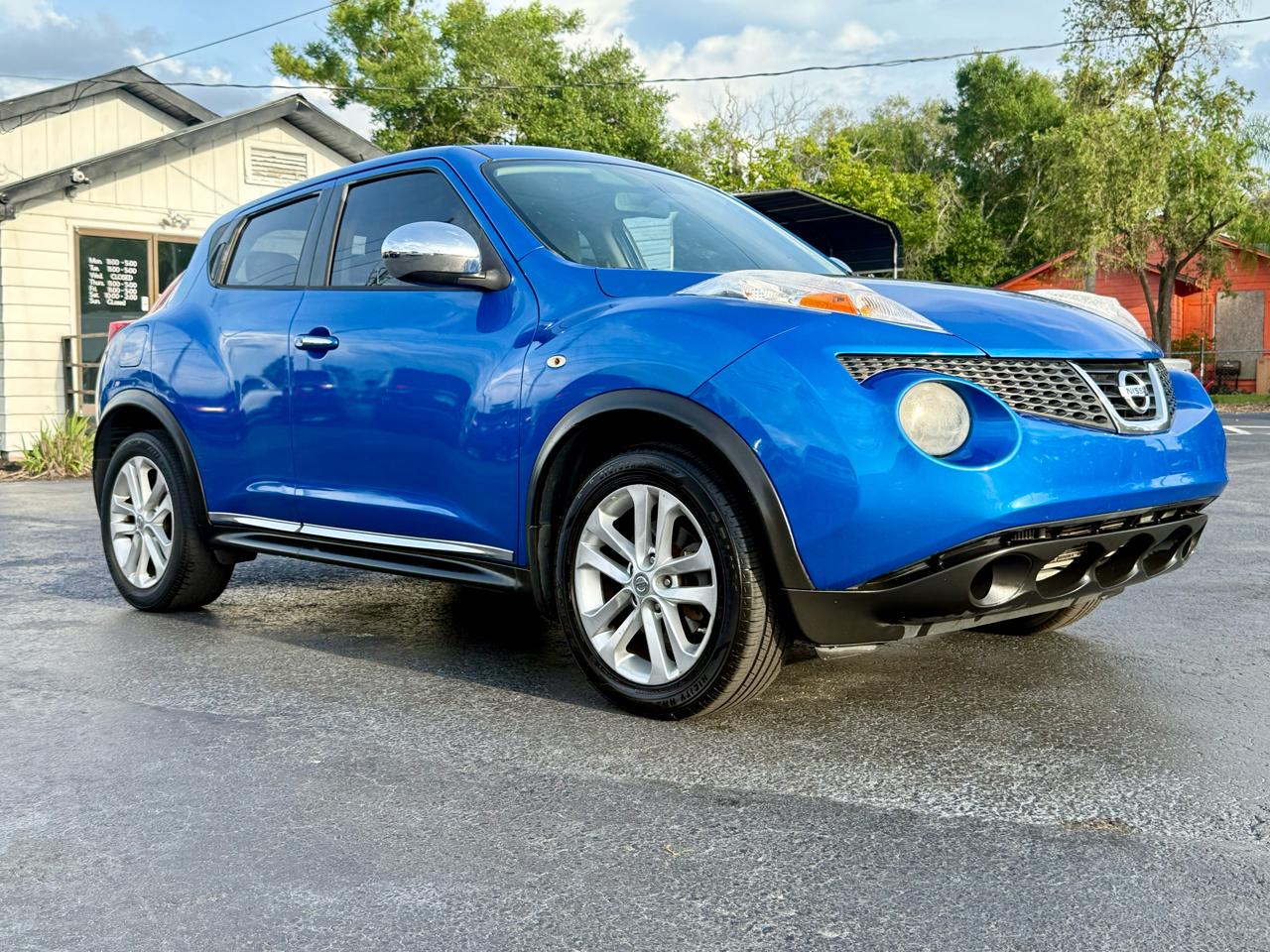 Nissan Juke SV 2012