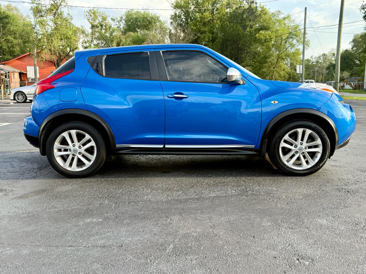 Nissan Juke SV 2012