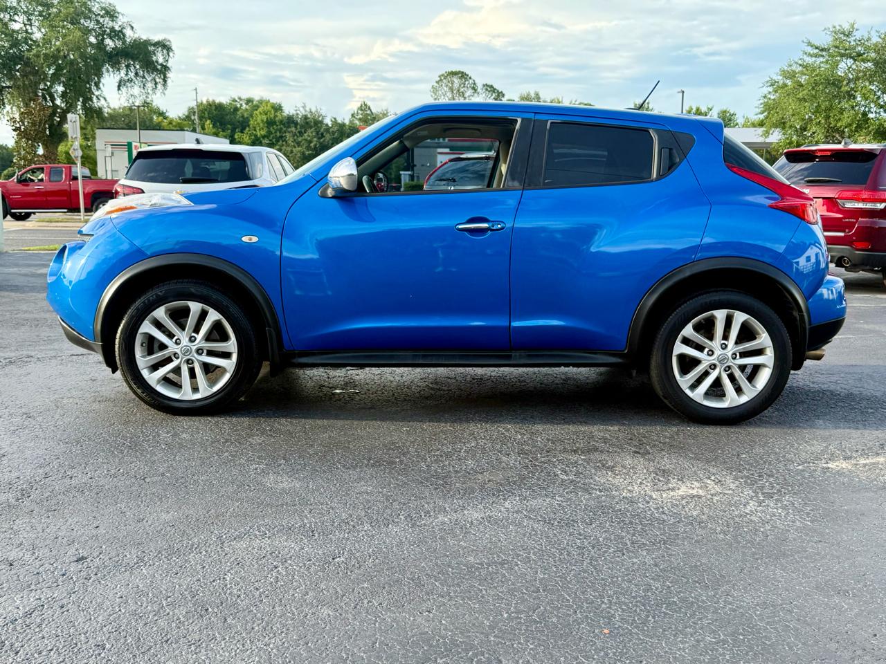 Nissan Juke SV 2012